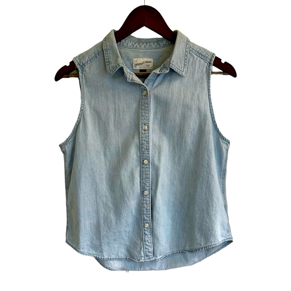Universal Threads sleeveless chambray button up top women small